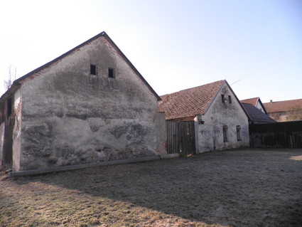 Menší zemědělská usedlost v obci Horní Olešná - Fotka 1