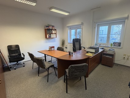 Pronájem kancelářských prostor v centru Pelhřimova - Fotka 1