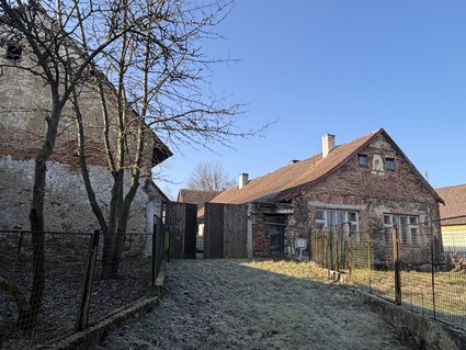 Dům s uzavřeným dvorem v obci Útěchovice u Hořepníka - Fotka 4