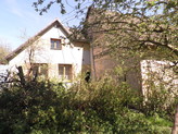 Venkovský dům s uzavřeným dvorem v obci Hlavňov u Budislavi